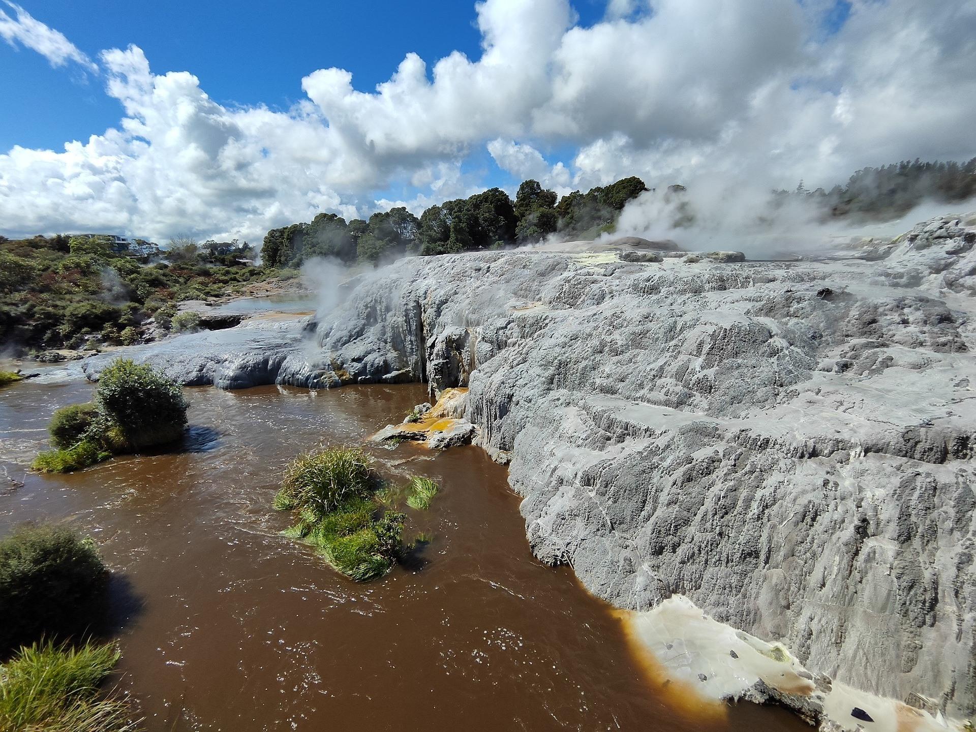 Pōhutu Geyser Exploding Vuelta al mundo exprés – Día 10