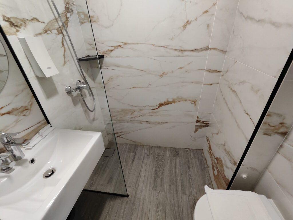 Baño del Hotel 81 Premier Princess