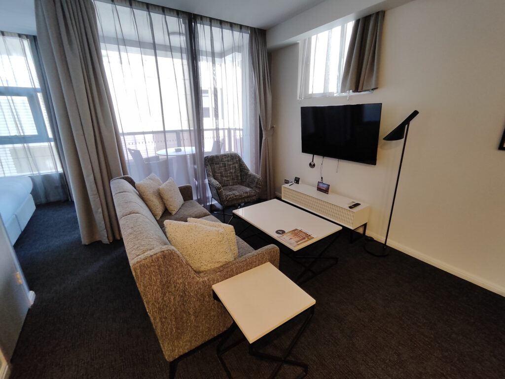 Salón del Meriton Suites Zetland
