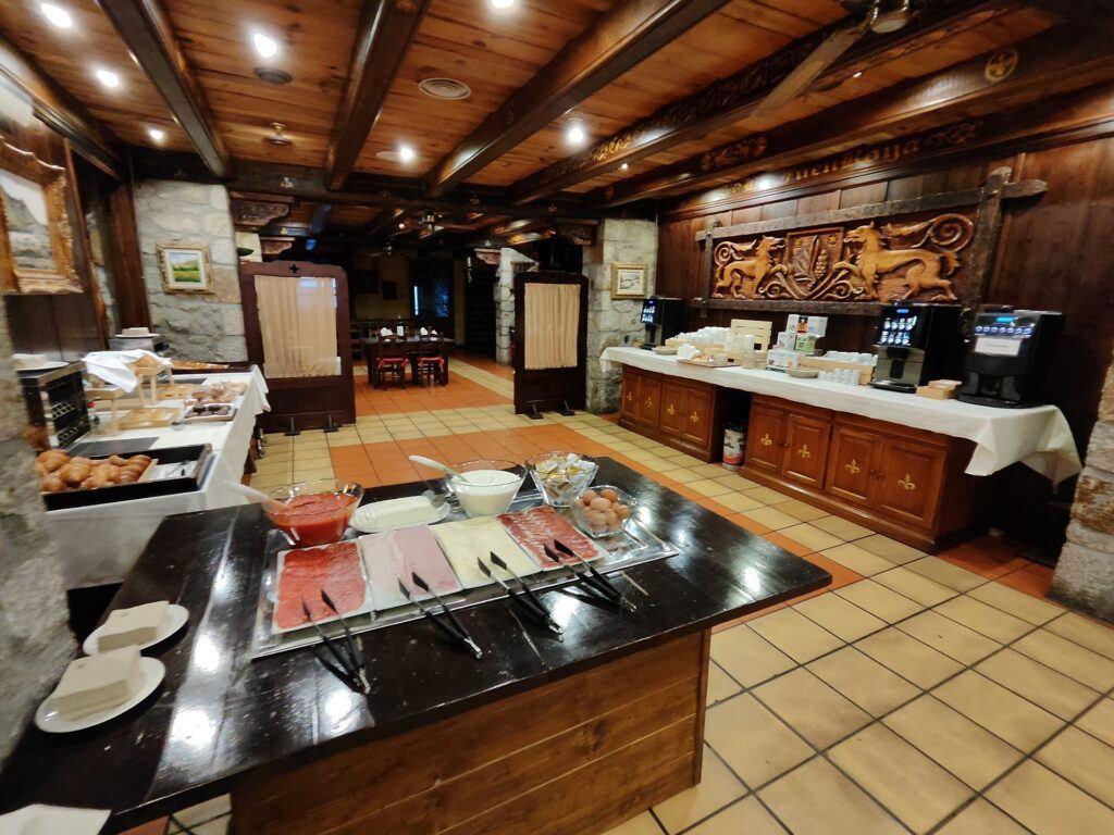 Buffet del desayuno del Hospital de Benasque