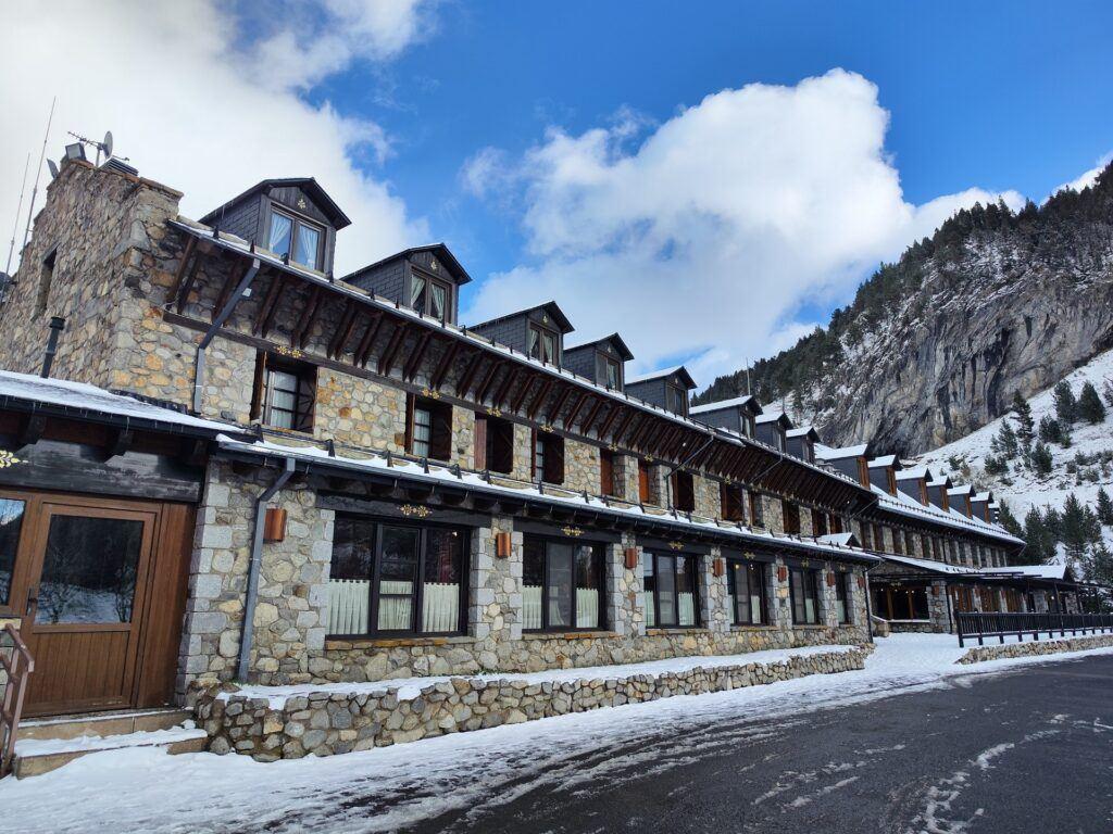 Exterior del Hospital de Benasque