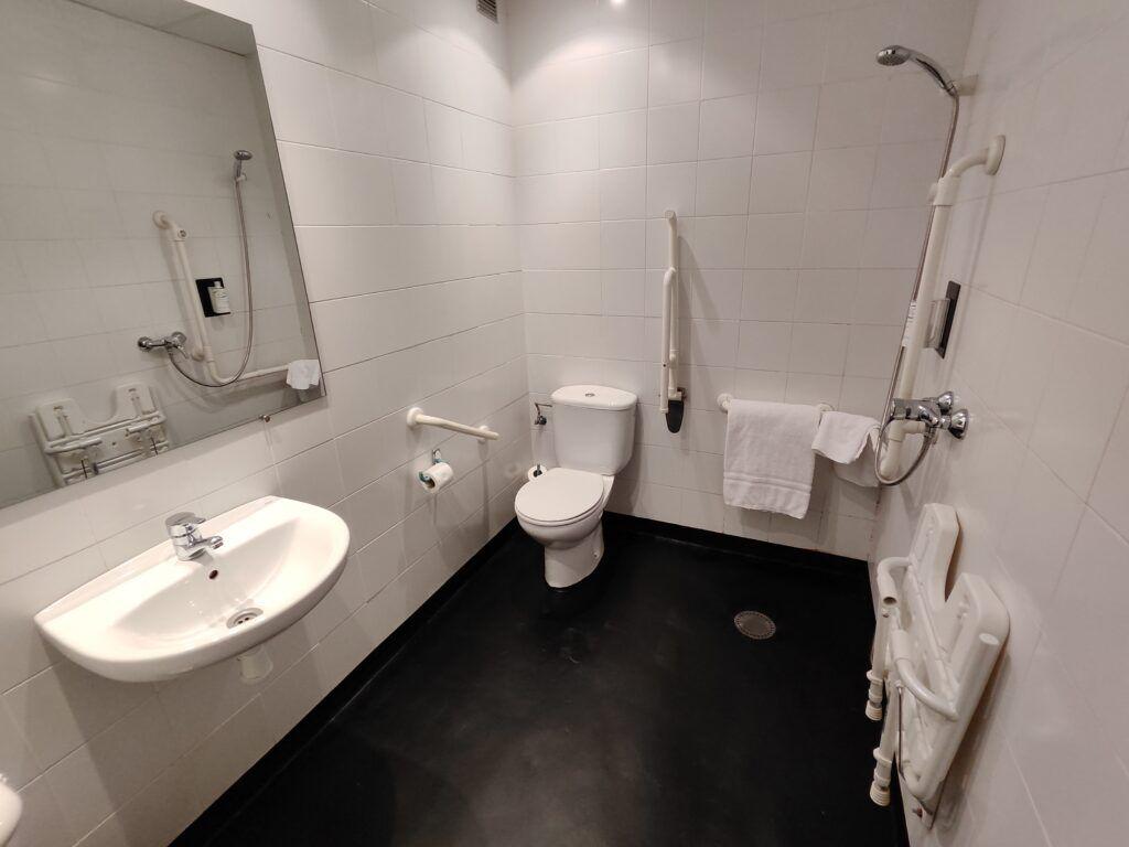 Baño del B&B HOTEL Zaragoza centro