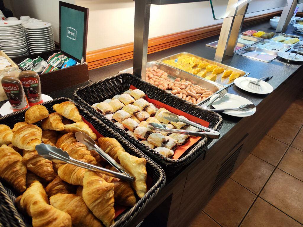 Buffet de desayuno del Hotel Xalet Verdú