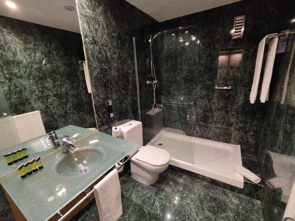 Baño del hotel Ciutat Martorell