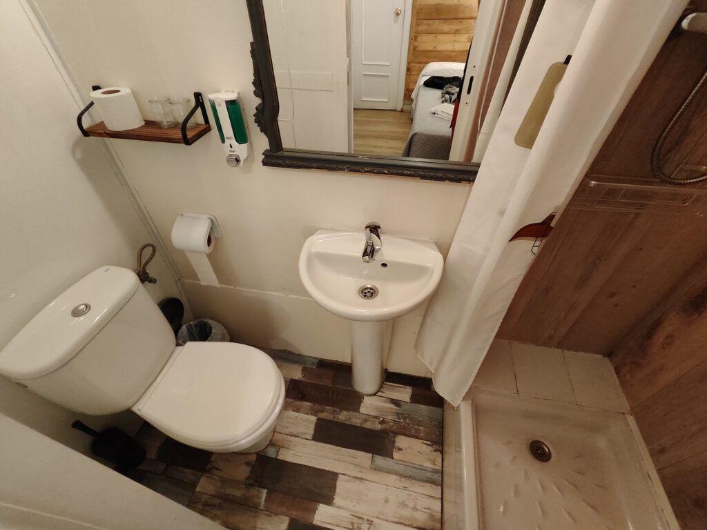 Baño del hostal Portugal