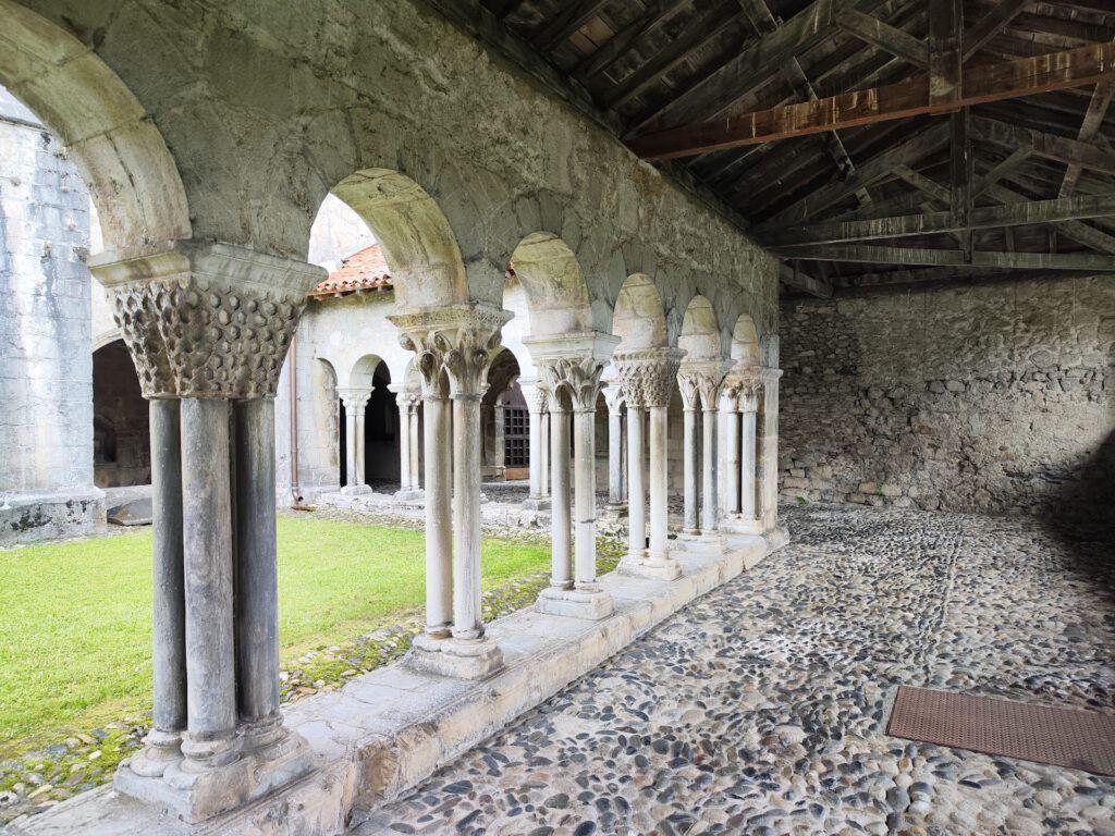 Claustro de la catedral de Saint-Marie de Saint-Bertrand-de-Comminges
