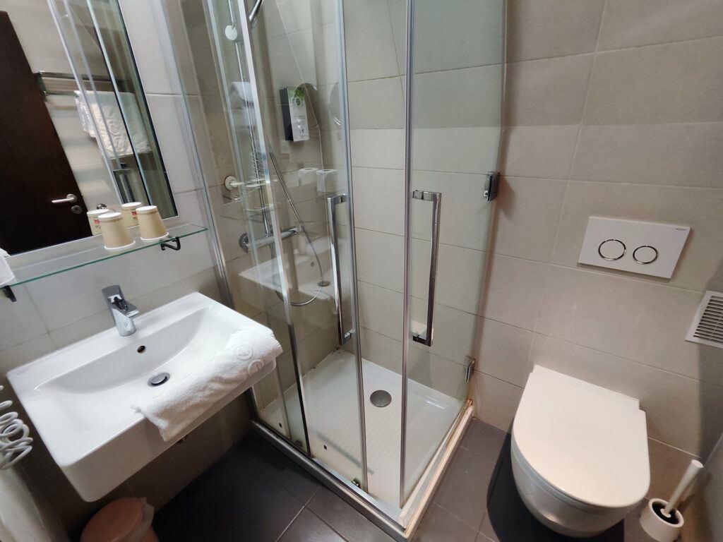 Baño del Kyriad Argenteuil