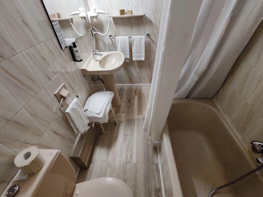 Baño del hotel Marco Polo
