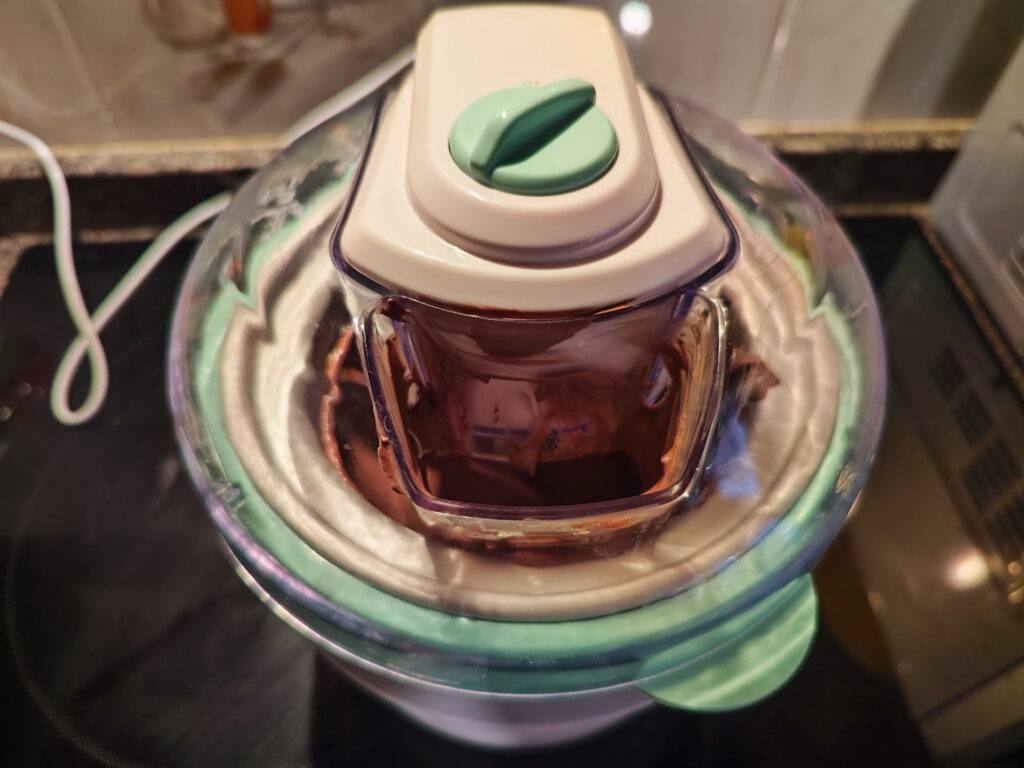 Helado de chocolate con heladera — Paso 4