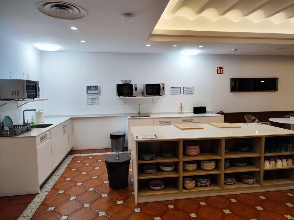Cocina del AZ The Orus Factory Hotel
