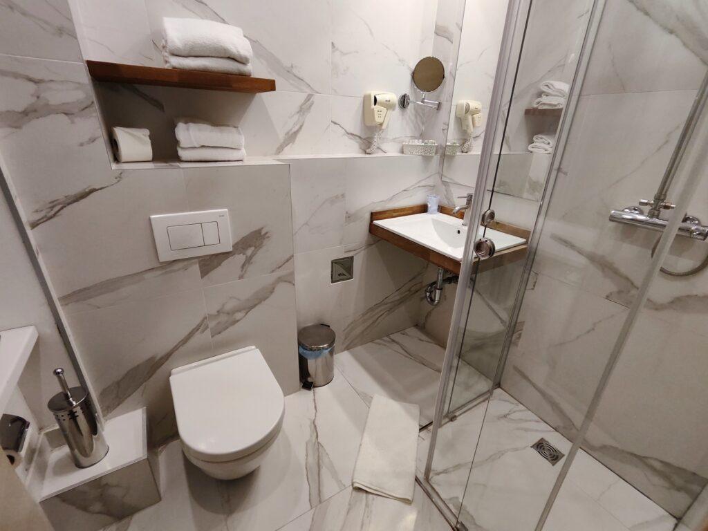 Baño del Five Points Square - City Center