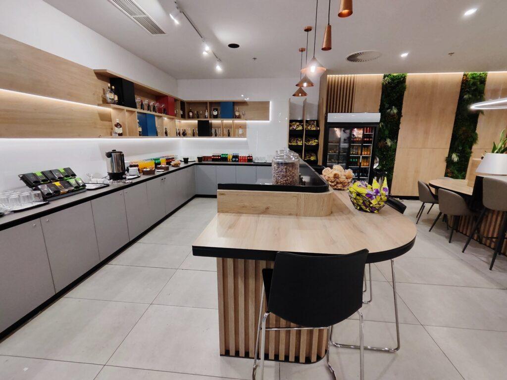 Buffet en el Business Lounge — SJJ