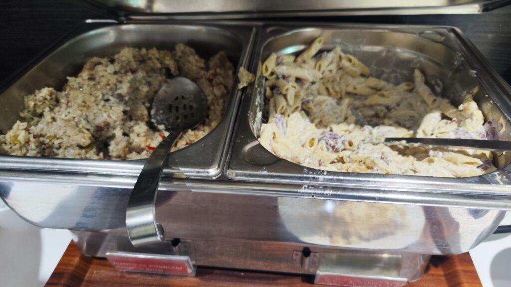 Comida caliente en el Dufry Business Club — BEG