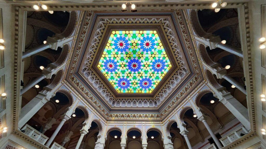 Patio interior del ayuntamiento de Sarajevo