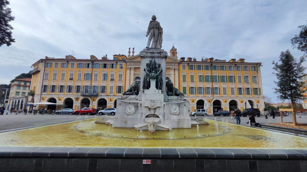 Plaza Giuseppe Garibaldi en Niza