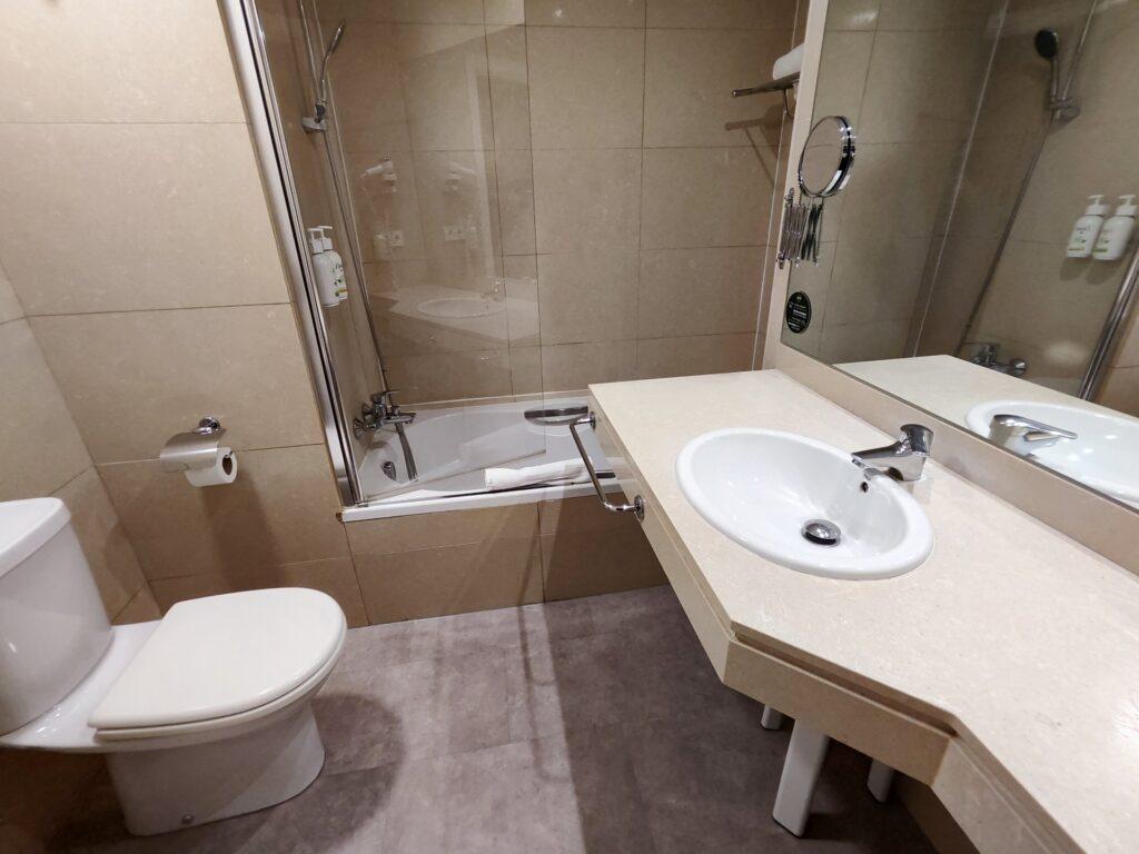 Baño en el B&B HOTEL Logroño Las Cañas