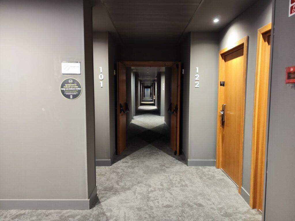 Pasillos en el B&B HOTEL Logroño Las Cañas