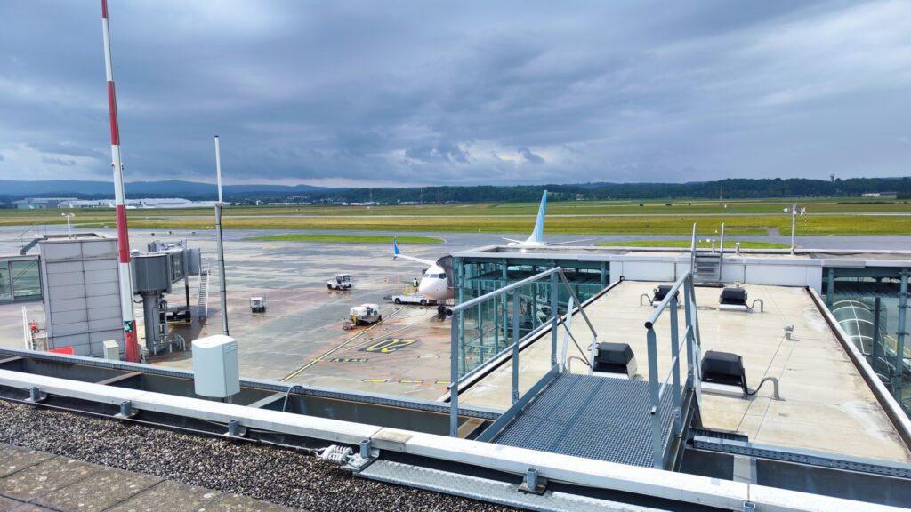 Vistas desde la terraza del EuroAirport Skyview Lounge
