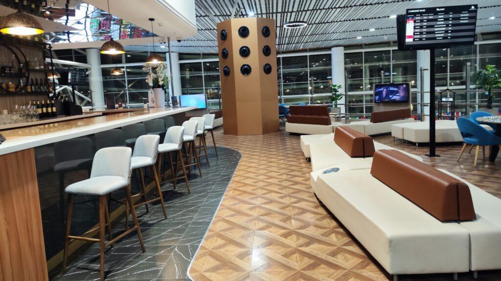 Bar en el CIP Lounge —SKD
