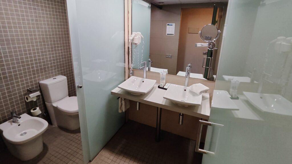 Baño del hotel & SPA Real Ciudad de Zaragoza