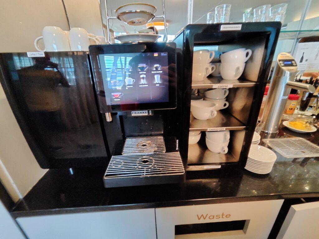 Bebidas calientes en Marhaba Lounge — ZHR