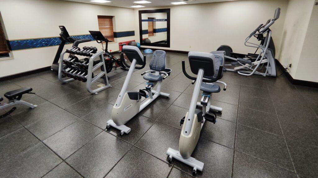 Gimnasio en Hampton Inn by Hilton Ottawa Airport
