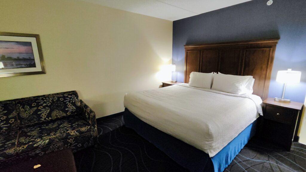 Habitación en Hampton Inn by Hilton Ottawa Airport