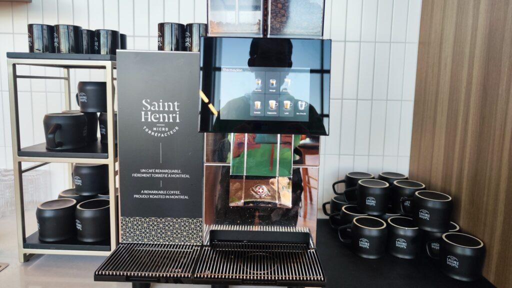 Máquinas de café en Aspire AMEX Lounge — YUL