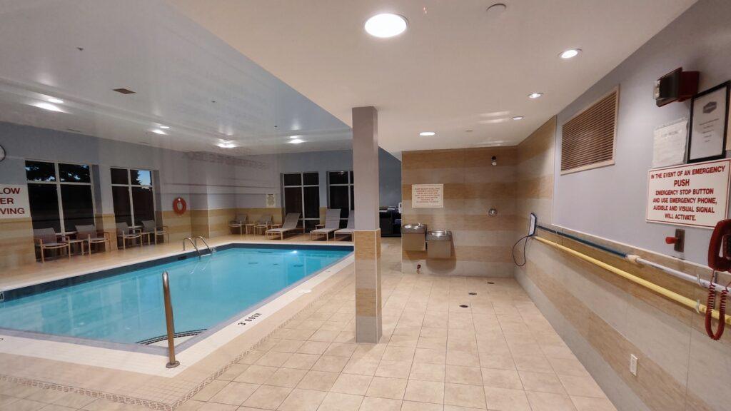 Piscina en Hampton Inn by Hilton Ottawa Airport