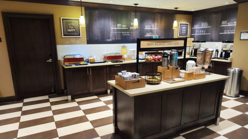 Sala de desayuno en Hampton Inn by Hilton Ottawa Airport