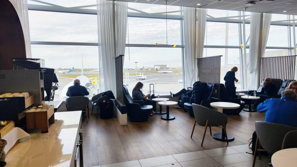 Vistas desde Air France-KLM Lounge — YUL