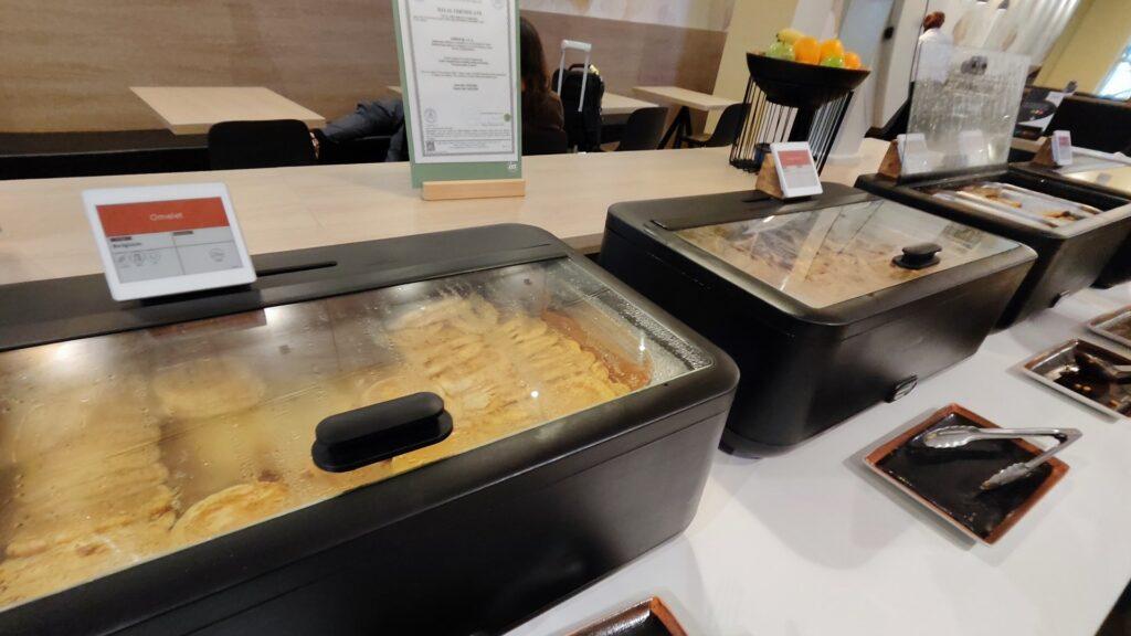 Comida caliente en el Diamond lounge — BRU