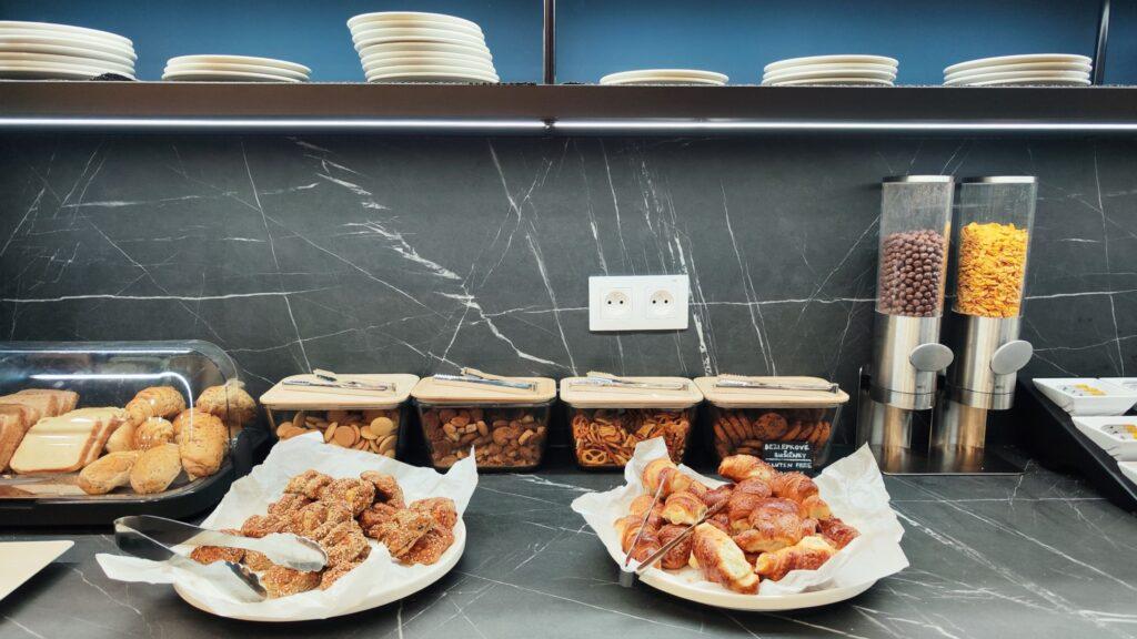 Repostería en el Pearl Lounge — BTS