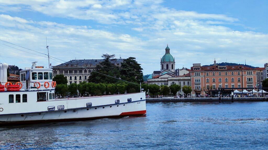 Como desde el lago