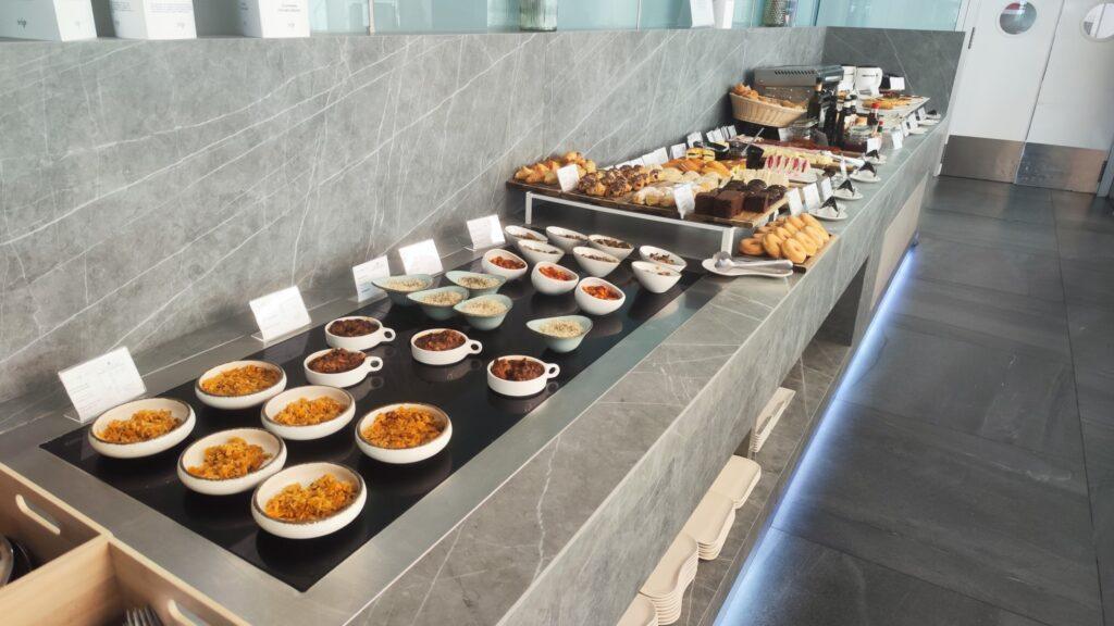 Comida caliente en sala VIP Colomer — BCN