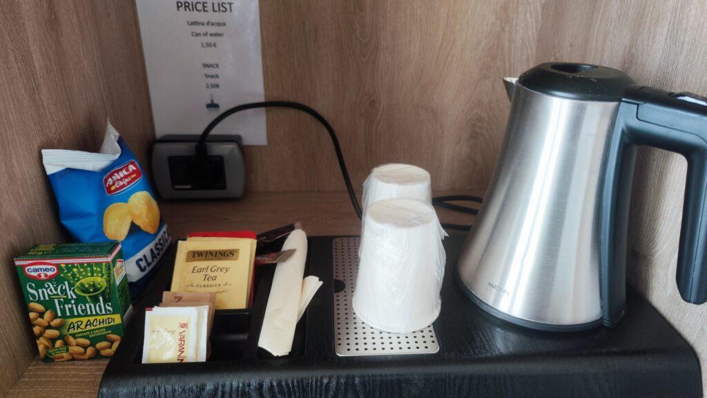 Juego de café y té en Tower hotel — Busto Arsizio